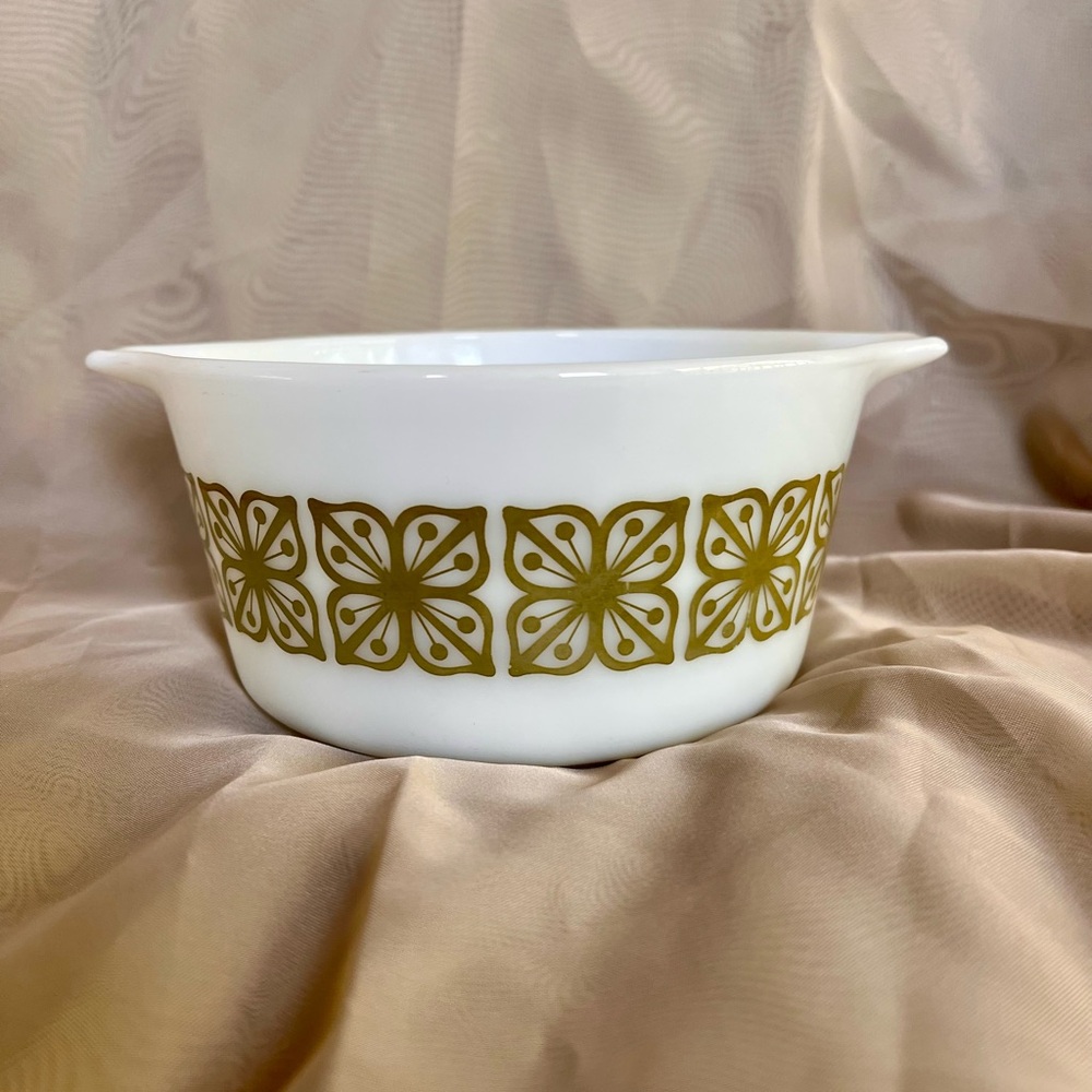 Pyrex  Verde Green Butterfly 1qt. Bowl #473